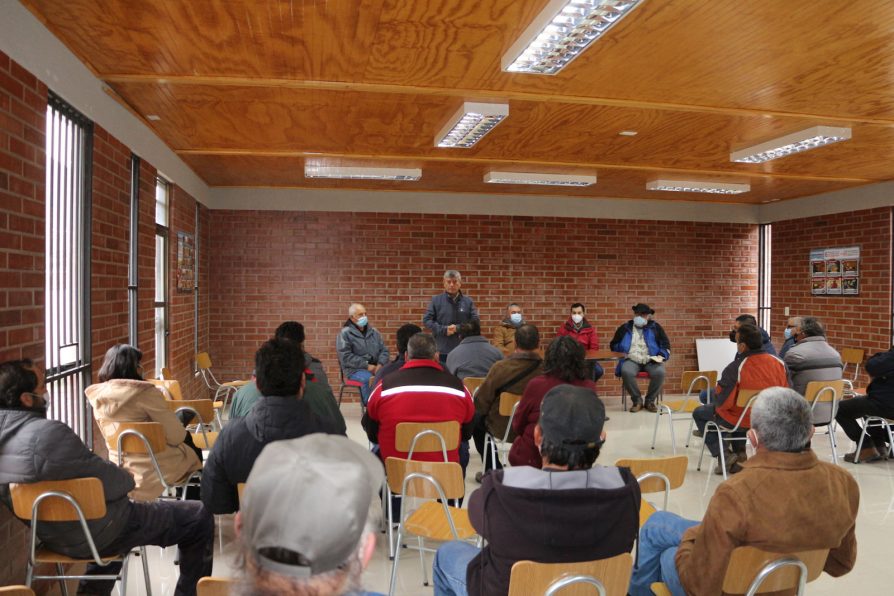 Autoridades regionales, provinciales y comunales se reúnen  con pequeños mineros y pirquineros de la comuna de Petorca