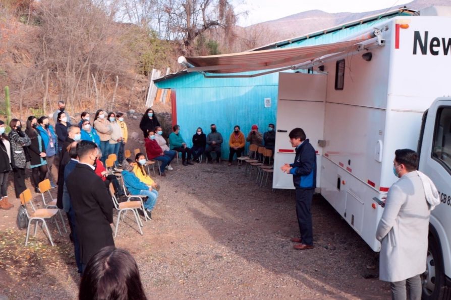 CABILDO: En la localidad de los Perales se dio el vamos de la  Clínica Móvil que se orientará en la atención de los sectores rurales de la comuna