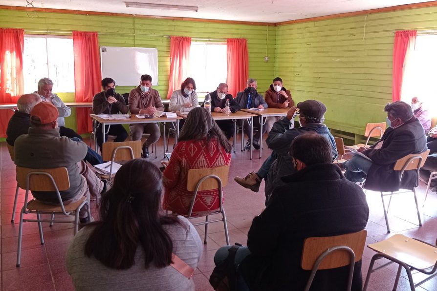 Gobernador Regional Rodrigo Mundaca junto a Delegado Provincial Luis Soto Pérez sostuvieron encuentro con pequeños campesinos de El Carmen, en la comuna de La Ligua