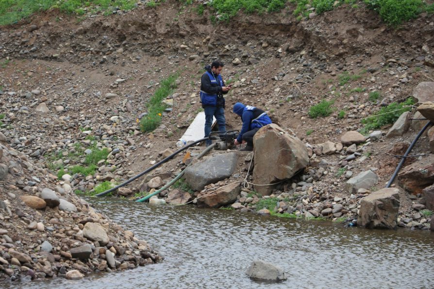 Se realiza una revisión a las tuberías que alimentan de agua potable a Peñablanca y La Higuera por reiterados cortes que se están produciendo en sus Sistemas de Agua Potable Rural por posible extracción ilegal de agua