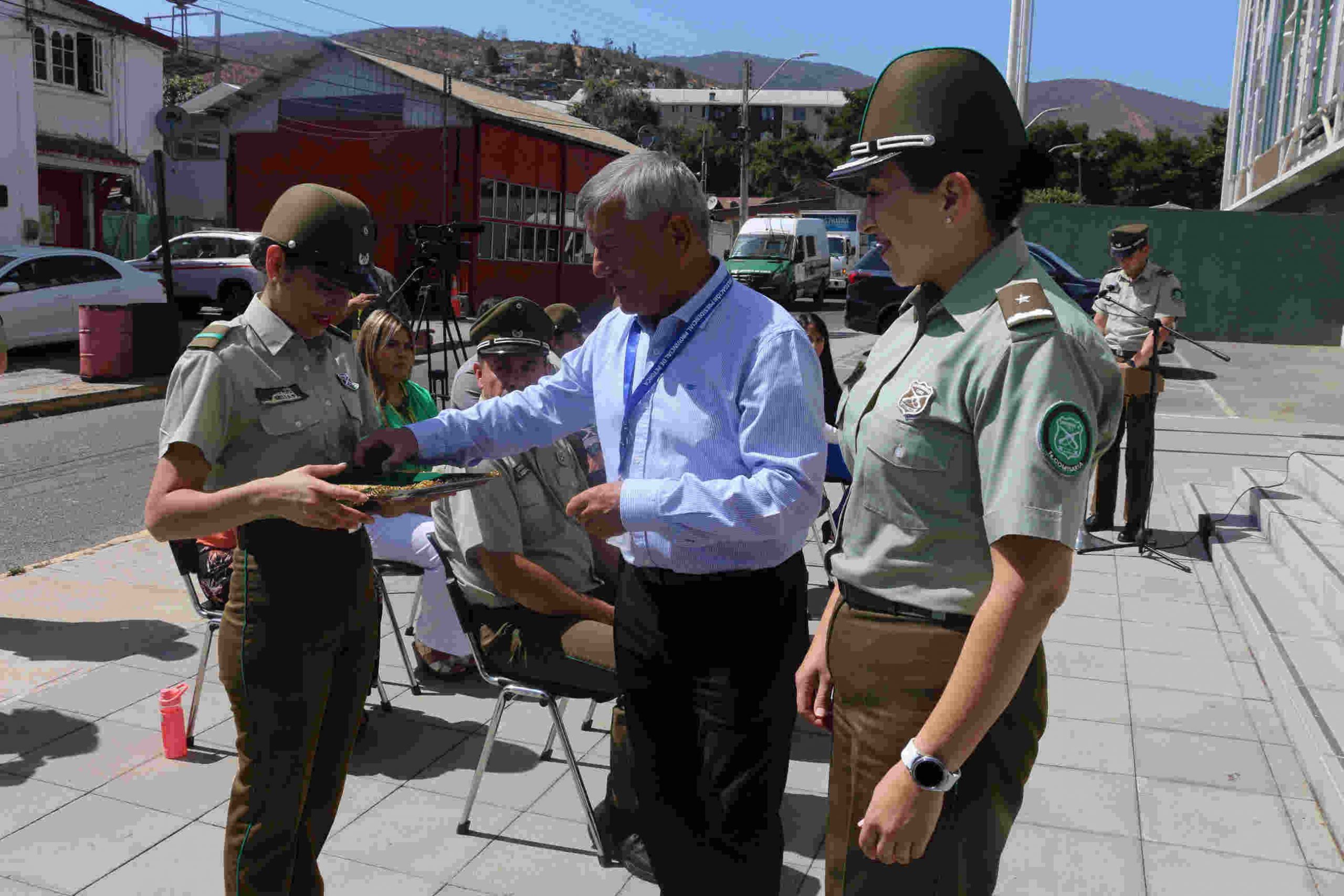 Delegado de Petorca encabezó entrega de 2 nuevos carros policiales para la comuna de La Ligua