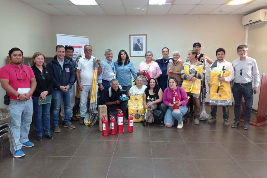 Tras una alianza Público- privada se logra entregar implementos de emergencias y seguridad a la Primera Brigada contra incendios Forestales en la comuna de La Ligua